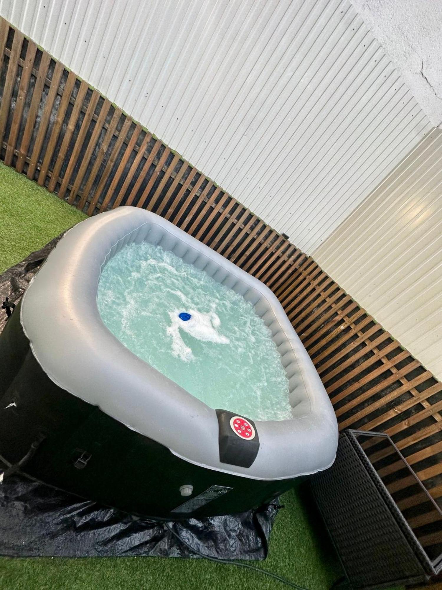 Apartment Duplex Com Jacuzzi Em Olival Basto Lissabon